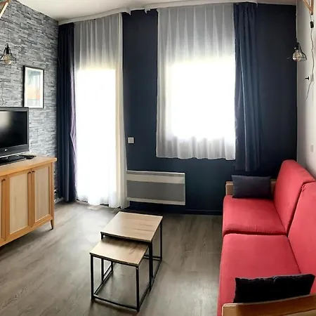 Dans Hoteliere Avec Piscine Couverte *